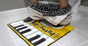 Potty Piano, le tapis contour de WC pour devenir le prochain Mozart