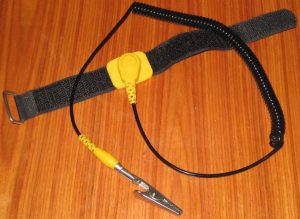 bracelet antistatique Crucial pour se décharger de l’électricité statique