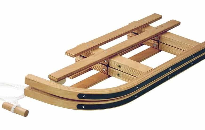 La luge en bois Davos Alpengaudi est pliable pour glisser en style