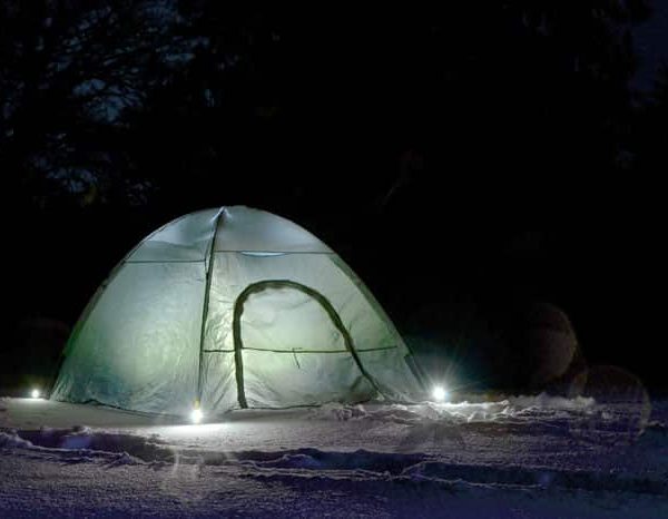 La sardine pour tente lumineuse UCO vous fera camper en sécurité