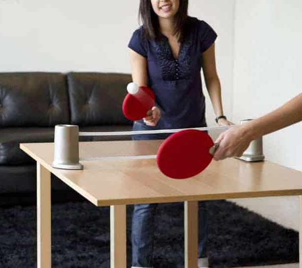 Le filet de tennis de table adaptable Pongo permet de jouer au salon