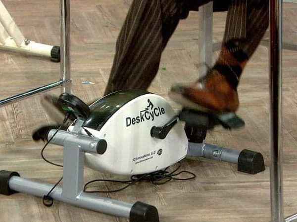 Le pédalier DeskCycle est un mini vélo de bureau silencieux et discret