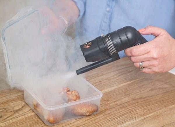 Le pistolet fumoir Smoking Gun de Polyscience parfume votre cuisine