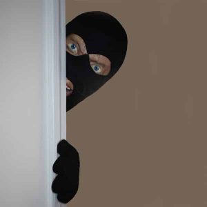 Le faux cambrioleur Scary Intruder, pour faire peur à ses amis