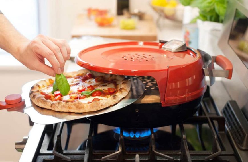 Le Pizzeria Pronto Stovetop est un mini four à pizza à gaz d’intérieur