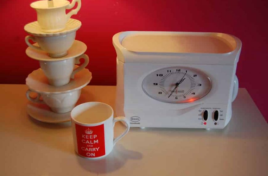 Teasmade est une machine pour faire le thé qui réveille à l’anglaise