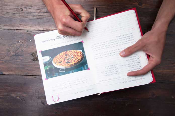 Le carnet My Family Cookbook aide à créer son livre de recettes